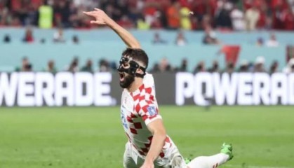  马赛德比战平局收场球迷嘘声不断  