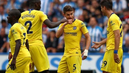  切尔西新帅首秀失利，布莱顿爆冷登顶积分榜  