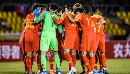  穆西亚拉梅开二度登顶射手榜首  