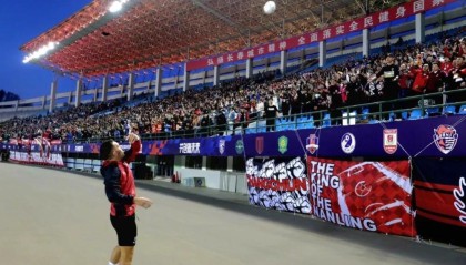  兰斯新球场首秀迎来开门红