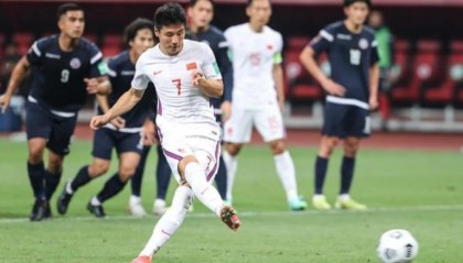  梅斯德比战万人空巷激情四射  